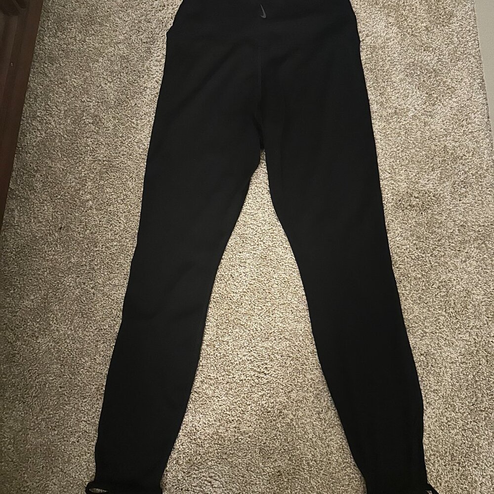 Nike Dri Fit Tulip Hem Leggings